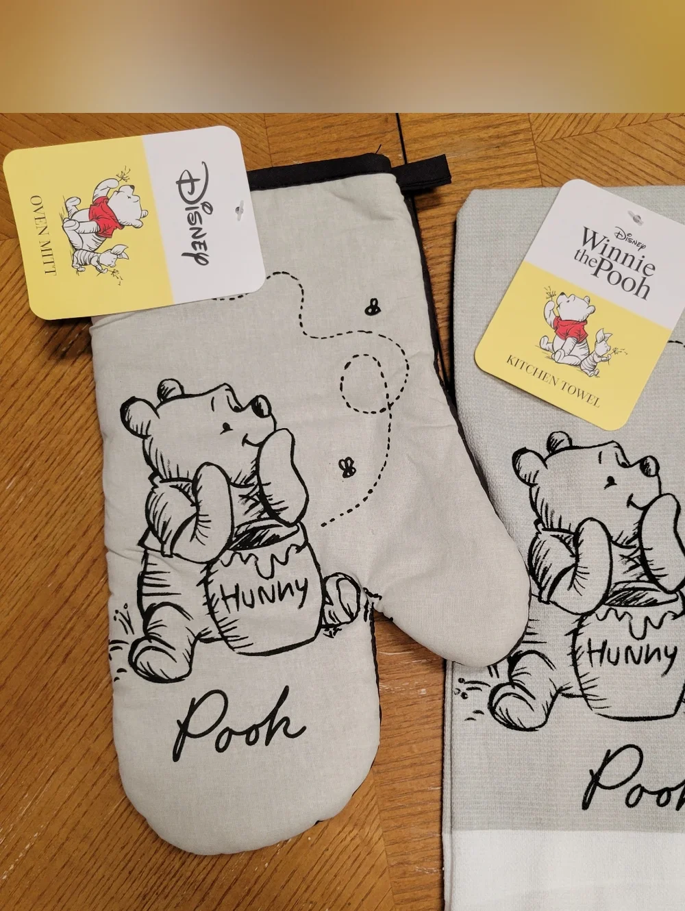 NWT Disney Winnie The Pooh 7 Pc Kitchen Set - Towel Oven Mitt Measuring Spoons
